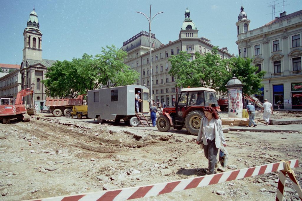 Trg Petra Preradovića 1995. godine, obnova